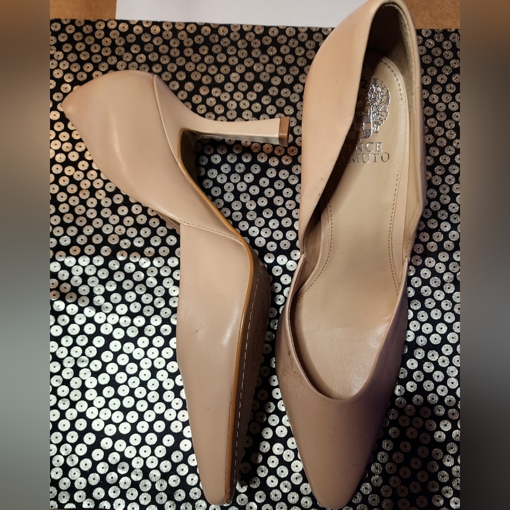 Vince Camuto tan pump.  Sz 8.5
